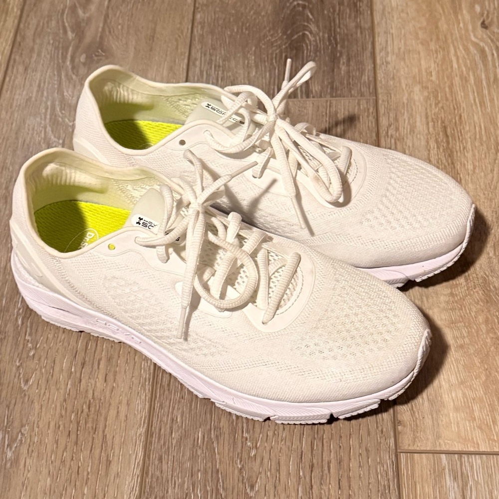 Women’s Under Armour HOVR Sonic 5 sneakers size 10